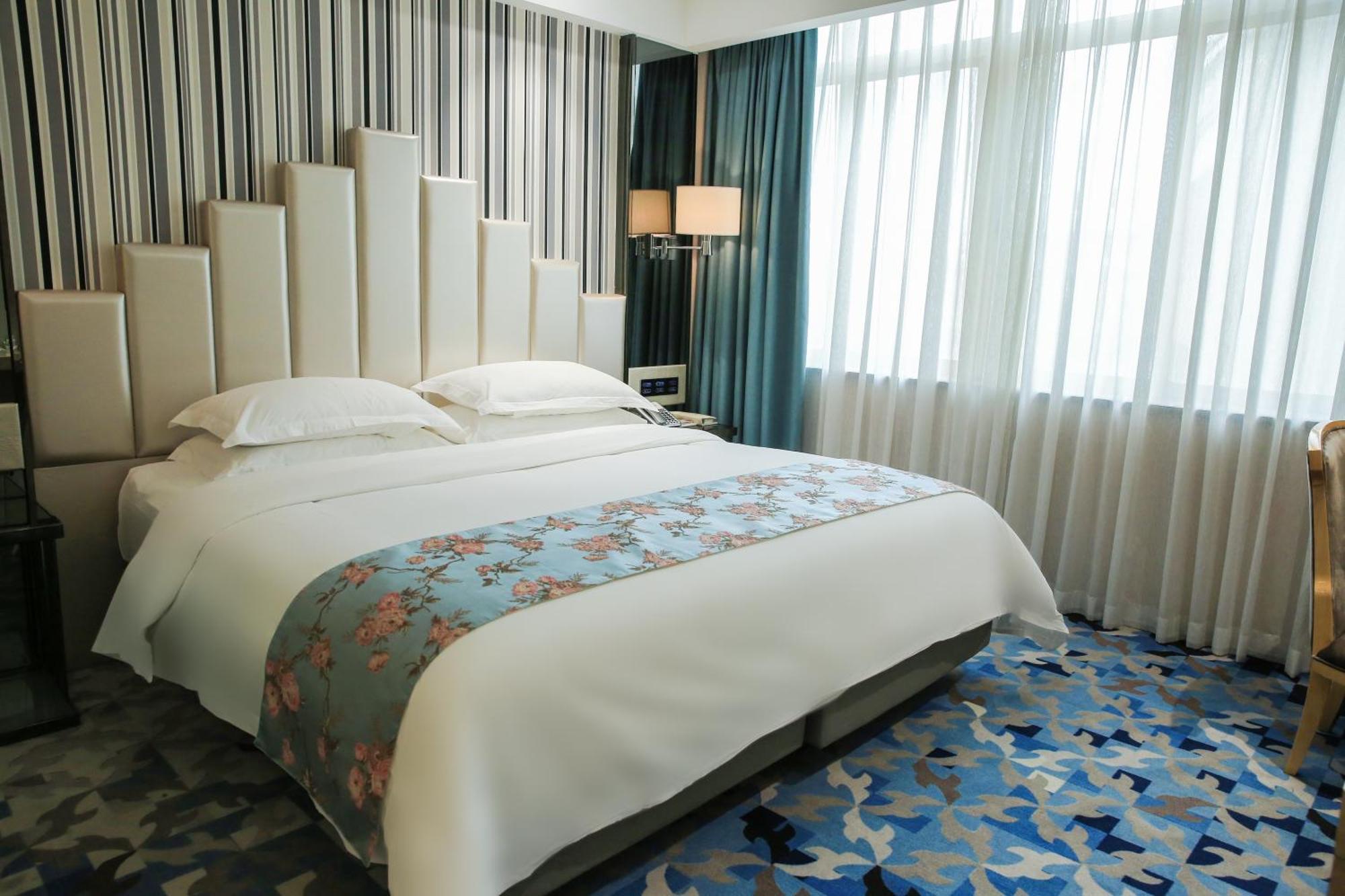 Ramada Shenzhen Baoan Hotel Exterior foto