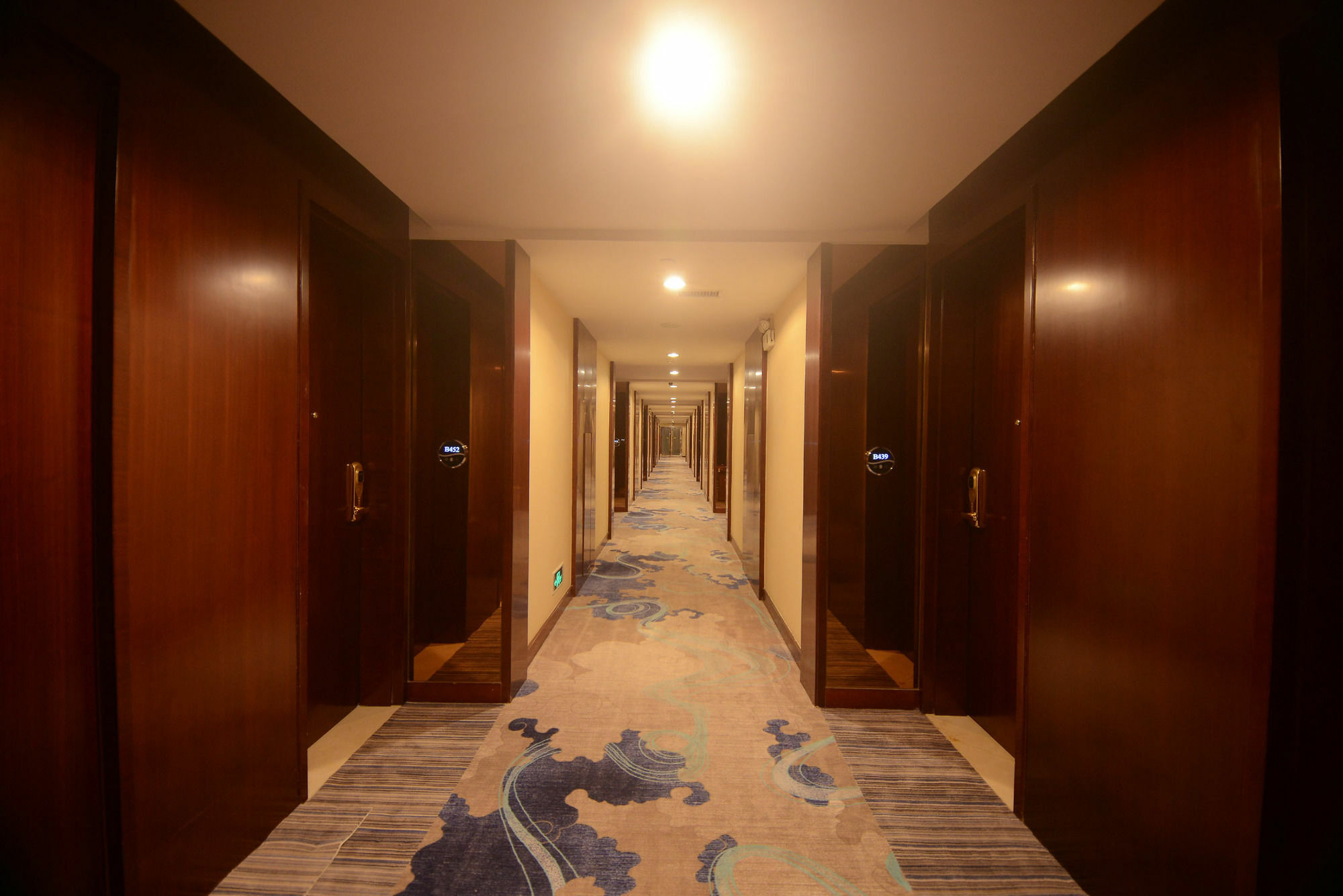 Ramada Shenzhen Baoan Hotel Exterior foto